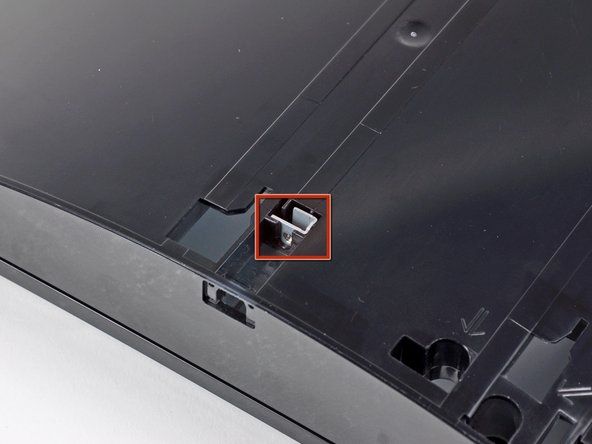Var noga med att hålla reda på det lilla metallfästet som sitter löst i det övre locket, om det är utrustat.' alt=