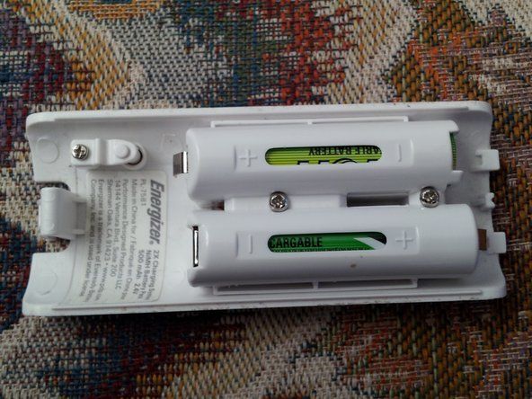 Wiiバッテリー交換用のエナジャイザーパワーアンドプレイワイヤレス充電システム
