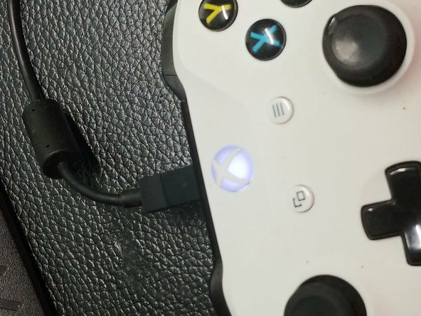 Xbox One Play & Charge -sarja ei lataudu USB: llä?' alt=