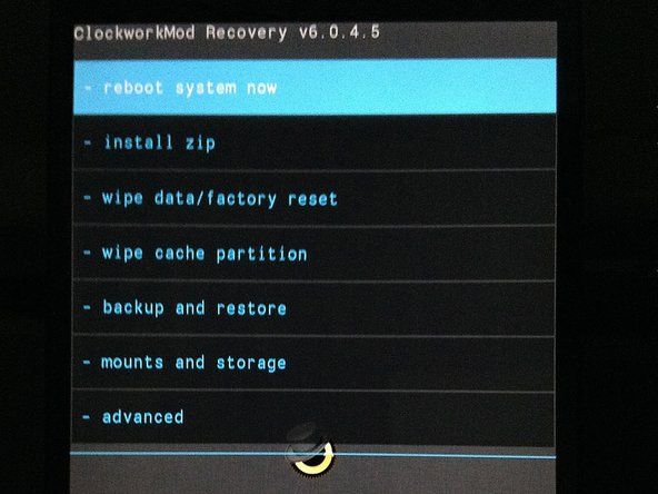 Bootloaderi ekraanil pakuvad helitugevuse nuppude vahetamine selliseid funktsioone nagu Start, Power Down, Restart Bootloader ja tavaliselt… Recovery. Toitenupu vajutamine täidab kuvatud funktsiooni.' alt=