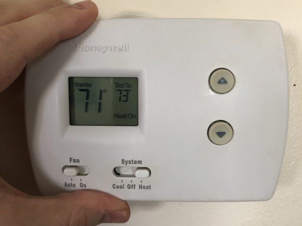 Τοποθετήστε τον θερμοστάτη στην πλάκα του τοίχου και δοκιμάστε τον θερμοστάτη για να δείτε εάν λειτουργεί σωστά.' alt=
