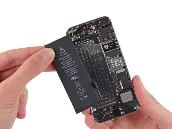 Kā nomainīt akumulatoru iPhone 5s