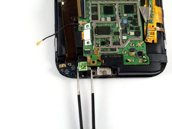 HTC One M8 kõrvaklappide pesa / mikro-USB-plaadi asendamine' alt=