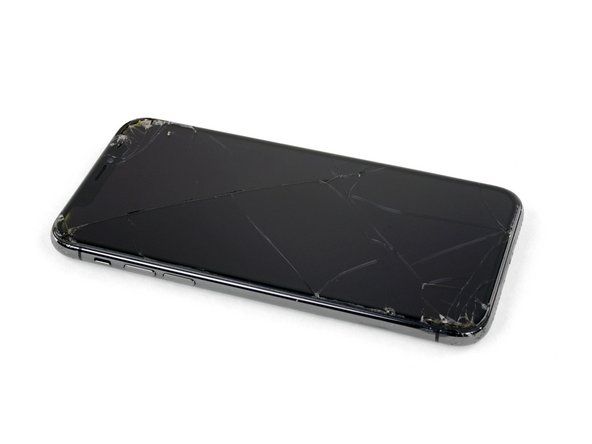 Pokud má váš iPhone prasklou obrazovku, udržujte další rozbití a během opravy zabraňte poškození těla poklepáním na sklo.' alt=