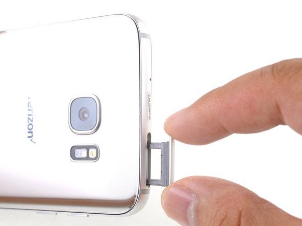 Samsung Galaxy S7 Edge SIM-kaardi salve asendamine' alt=