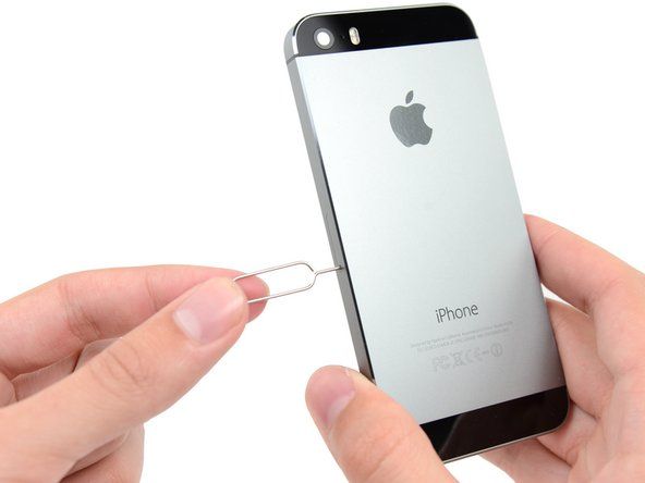iPhone 5s SIM kartes nomaiņa