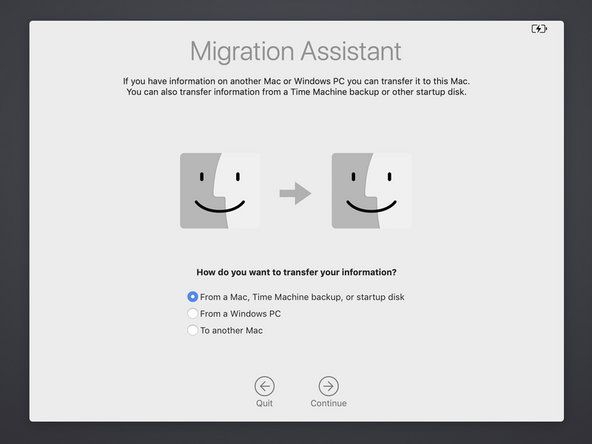 După ce v-ați deconectat și ați fost dus la ecranul Asistent de migrare, selectați prima opțiune: transfer de pe un Mac, copie de rezervă Time Machine sau disc de pornire.' alt=