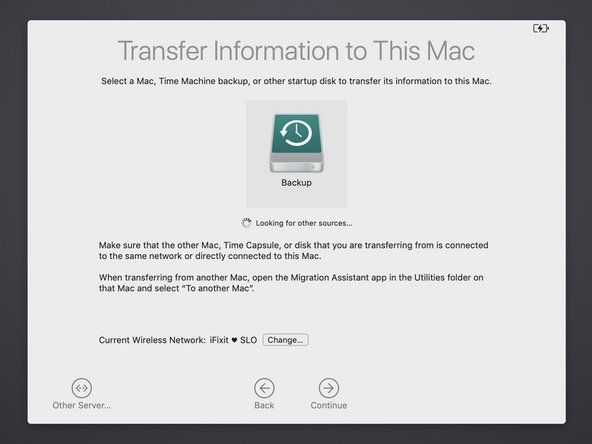 Migration Assistant va afișa toate unitățile MacOS sau Time Machine conectate din partea de sus a ferestrei.' alt=