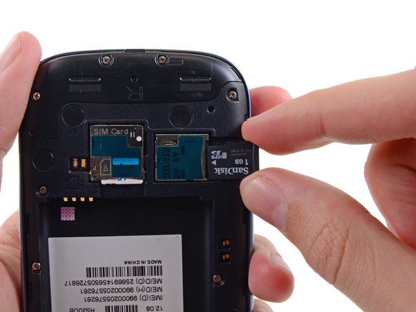 Fjern microSD-kortet fra telefonen.' alt=