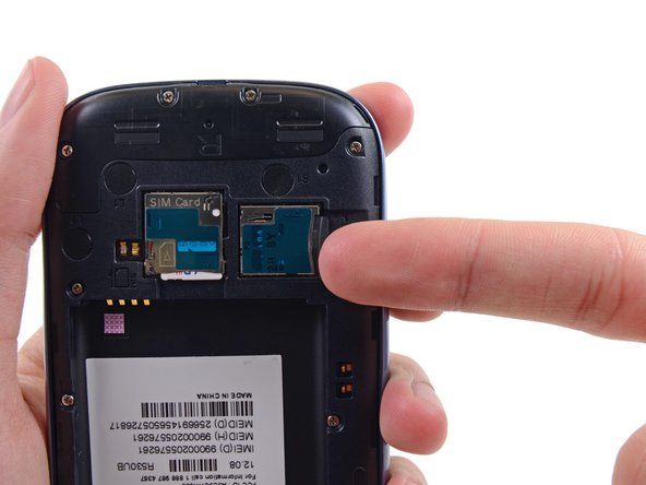 Samsung Galaxy S III microSD-kortin vaihto