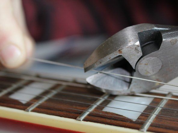 Epiphone Les Paul ģitāras stīgu nomaiņa