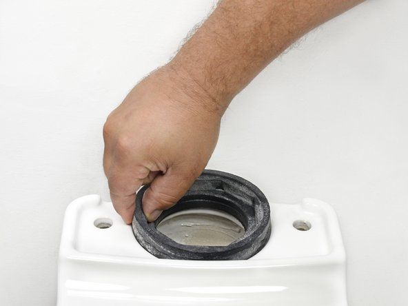 Remplacement du joint du réservoir de la toilette à la cuvette