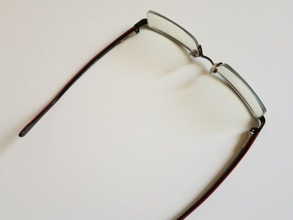 最後に、眼鏡が十分に締まっているかどうかを確認してください。メガネがきつい場合は、すぐに着用できます。' alt=