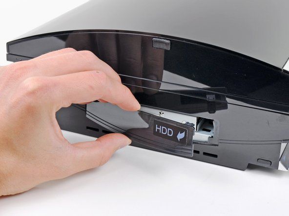 Rimuovi lo sportello del disco rigido dalla PS3.' alt=