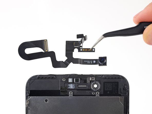 iPhone 7Plusのフロントカメラとセンサーケーブルの交換