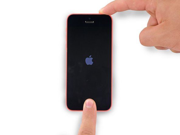 Az iPhone 5c újraindításának kényszerítése' alt=