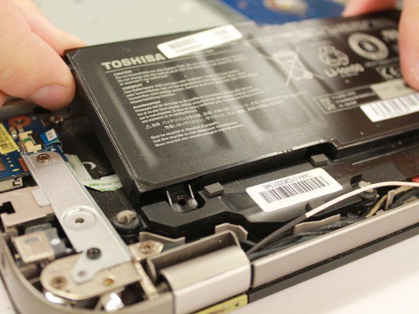 „Toshiba Satellite P55t-A5116“ baterijų keitimas' alt=