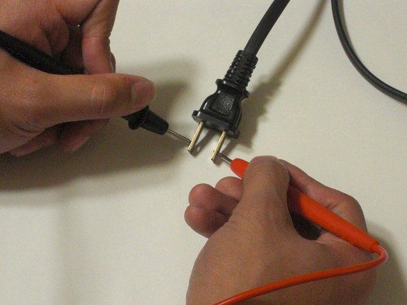 Miután megbizonyosodott arról, hogy a tápkábel biztosítja-e a megfelelő elektromos csatlakozást, meg kell vizsgálnia, hogy a kábel nem zárlatos-e.' alt=