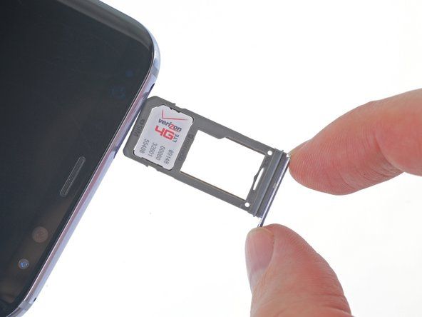 Výměna SIM karty nebo karty SD Samsung Galaxy S8 Plus' alt=