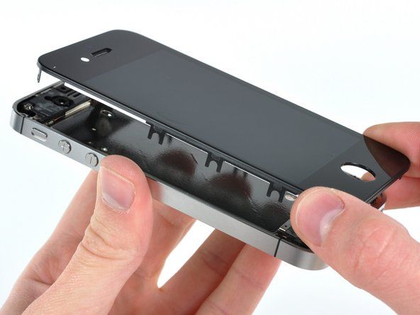 iPhone 4S ekrāna nomaiņa' alt=