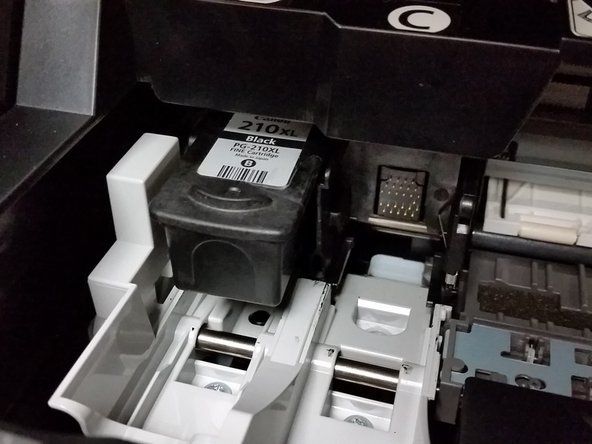 Laske printeril asetada tindikasseti kandur tindikasseti eemaldamise kohta.' alt=