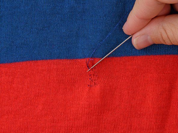Θα αρχίσετε να ράβετε τα προηγούμενα ράμματα σας σε γωνία σαράντα πέντε μοιρών, όπως και πριν. Θυμηθείτε να ράψετε μόνο ένα στρώμα του ρούχου.' alt=