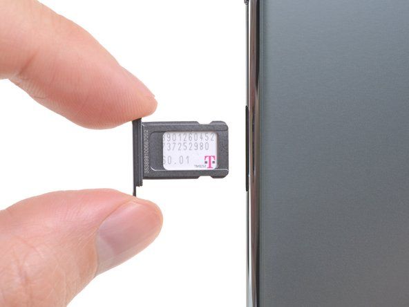 iPhone 11 Pro Max SIM-kaardi asendamine' alt=