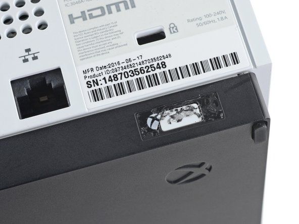 HDMI výstup (vľavo) a dovnútra (vpravo)' alt=