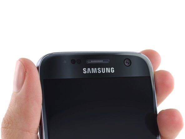 Érdekes módon a Samsung úgy döntött, hogy egy új USB-C szabvány helyett a legmodernebb USB-portot használja.' alt=