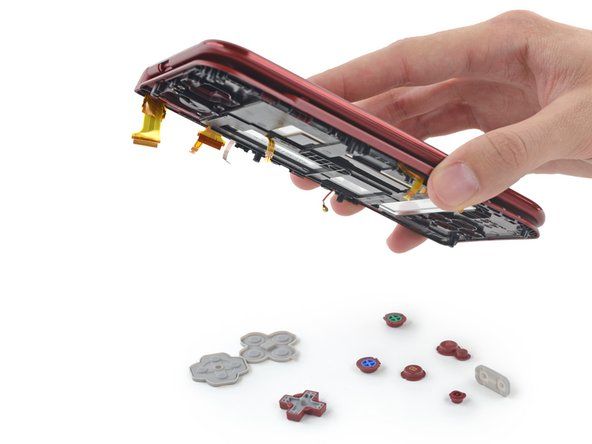 A leggyorsabb módja annak, hogy egy félig szétszedett 3DS XL-ből fél tucat gombfedelet lehessen kihozni?' alt=