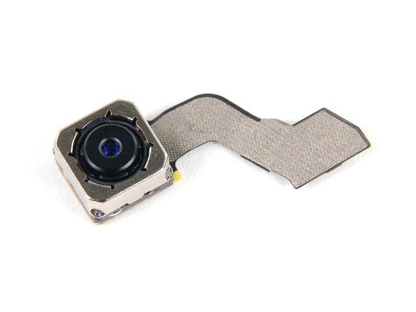 5 MP bakovervendt kamera i iPod Touch 5th Generation bruker et femelementobjektiv med et hybrid IR-filter og en ƒ / 2.4 blenderåpning.' alt=