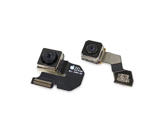 Jūsu skatīšanās priekam: 8 MP iPhone 6 kamera (pa kreisi) un 8MP iPod Touch kamera (pa labi).' alt=